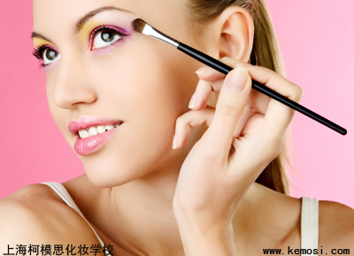柯模思用心教你在炎熱夏天如何化淡妝？