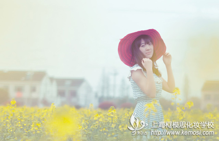 如何找到一家好的化妝學(xué)校？
