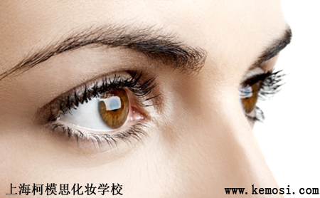 化妝學校為你講述畫眼妝的正確手法，上海化妝學校