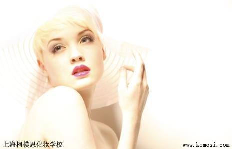 教你夏天如何化妝不僅美麗還能防曬？