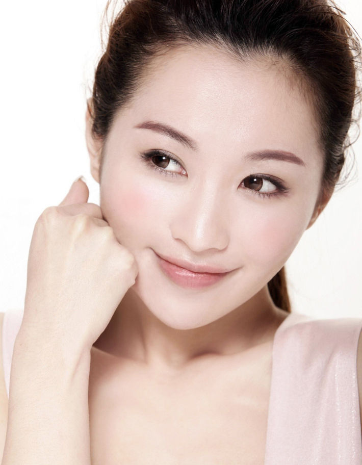 如何打造夏季清透裸妝？