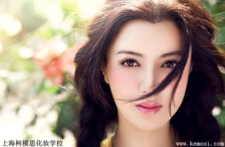 與我一起來談學化妝的前途怎么樣？上海化妝學校