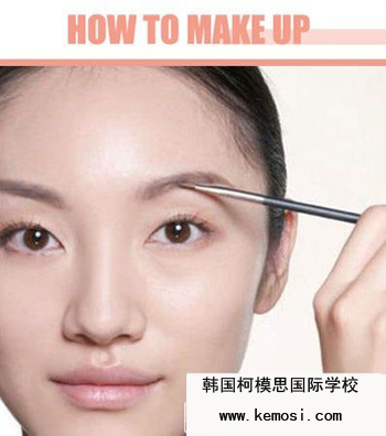 如何畫立體粗眉？