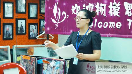 想從事化妝工作者要去專業(yè)學校學習