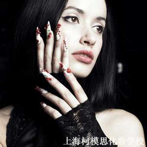 皮膚黑的人應該怎么化妝更好看？美麗依然可以hold住，上?？履Ｋ蓟瘖y學校