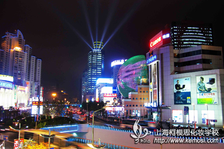 上海業余化妝學校哪里好？業余班有些什么課程？之繁華的徐家匯商圈，上海柯模思化妝學校就坐落于此