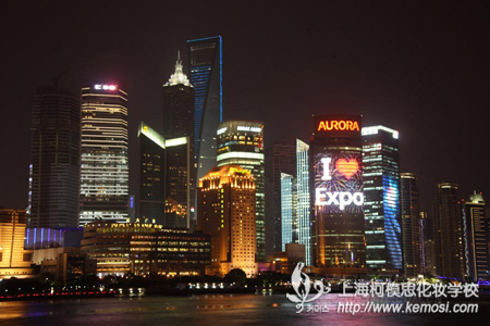 我想學(xué)化妝，學(xué)化妝課程有哪些？難不難學(xué)？之繁華時尚的上海街景