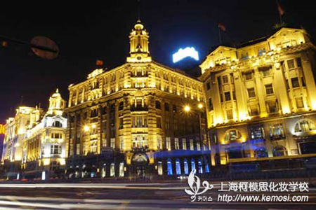 如何選擇化妝學校？柯模思教你怎樣識別好的化妝學校之繁華的上海是你不二之選
