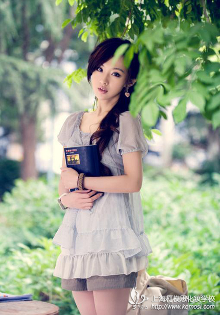 不會(huì)化妝，寒假去學(xué)化妝怎么樣？之大學(xué)生不會(huì)化妝，利用寒假去學(xué)不失為很好的選擇