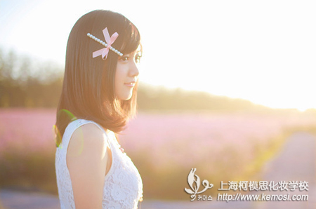 去哪學(xué)化妝好？廣西南寧化妝學(xué)校哪家好？之學(xué)化妝還是去上海等一線城市比較好，在那會(huì)學(xué)到更多