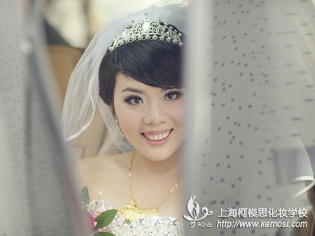 學(xué)化妝好不好？有前途嗎？之學(xué)化妝很有前途，但選擇好的學(xué)校很有必要