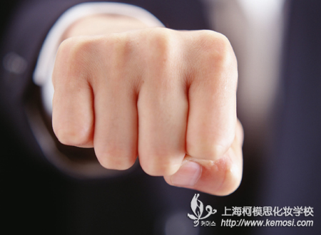 剛從化妝學校畢業，化妝師如何應對職場競爭？之化妝師想要應對激烈的競爭，就得提升自己的能力