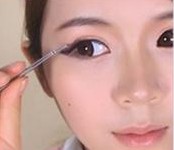 春季踏青出游，嬌嫩“妝”扮也迷人—上海化妝學校
