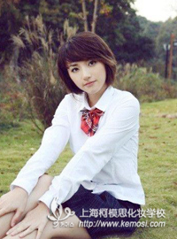 女孩子學化妝技術好嗎，上?；瘖y培訓學校哪里好？
