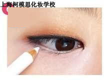 單眼皮女孩化眼妝，其實就是那么簡單，上海柯模思化妝學校