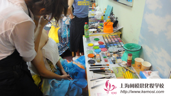 化妝師學(xué)員的工具