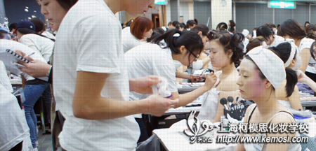 在上海哪里可以學化妝？哪里才能真正地學到化妝技術？之想從事化妝行業，想成為化妝師的你，去化妝學校學化妝是你的首選