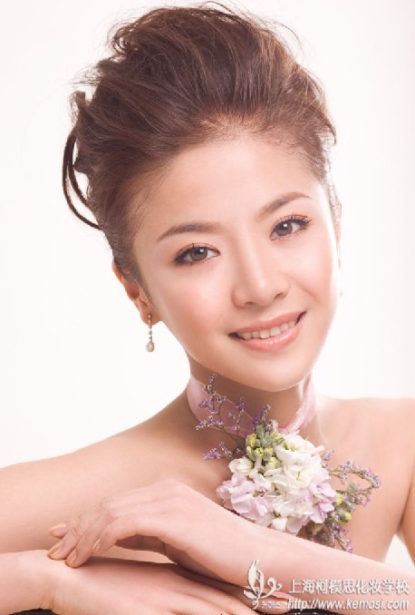 化妝師待遇上海柯模思化妝學校新娘妝