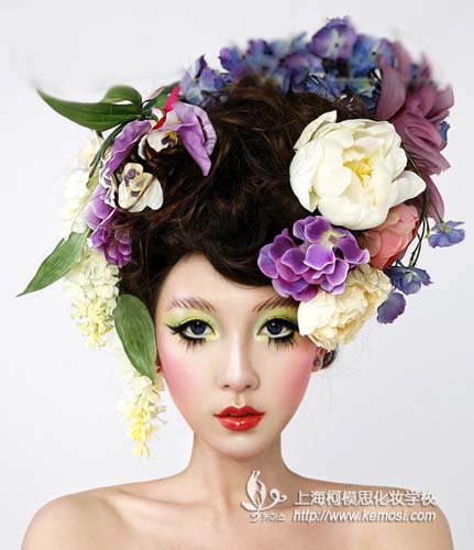 女孩學化妝前景如何？女孩如何學化妝？_上?？履Ｋ蓟瘖y學校
