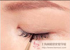 怎么讓眼睛變大？教你小眼睛的化妝秘訣,讓眼睛更深邃有神