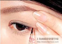 怎么讓眼睛變大？教你小眼睛的化妝秘訣,讓眼睛更深邃有神
