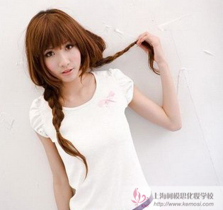 單眼皮女生怎么化妝?教你如何畫大眼妝,時尚大變身