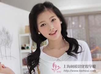 秋季做什么發(fā)型好看?2011秋季最流行超萌非主流發(fā)型
