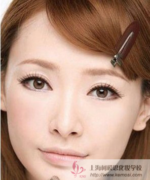 方形臉如何化妝?柯模思教你方形臉女生化妝步驟