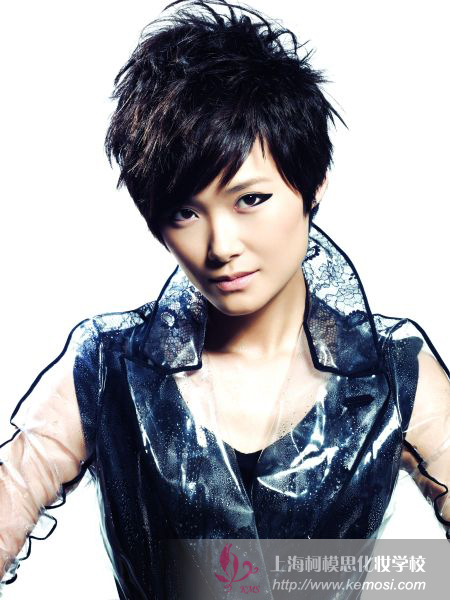 李宇春冷艷妝面