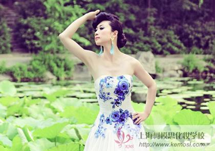 芙蓉姐姐清華大學秀身段 著青花瓷禮服演藝古典出水芙蓉