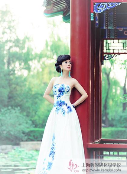 芙蓉姐姐清華大學秀身段 著青花瓷禮服演藝古典出水芙蓉