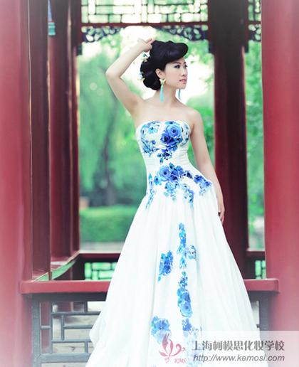 芙蓉姐姐清華大學秀身段 著青花瓷禮服演藝古典出水芙蓉