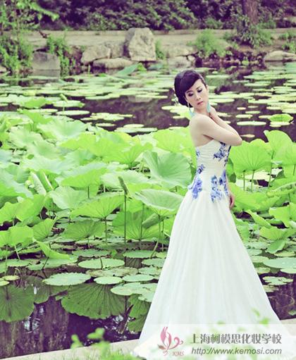 芙蓉姐姐清華大學秀身段 著青花瓷禮服演藝古典出水芙蓉