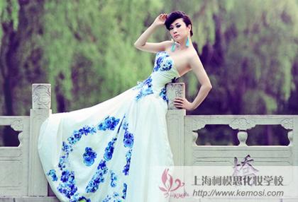 芙蓉姐姐清華大學秀身段 著青花瓷禮服演藝古典出水芙蓉