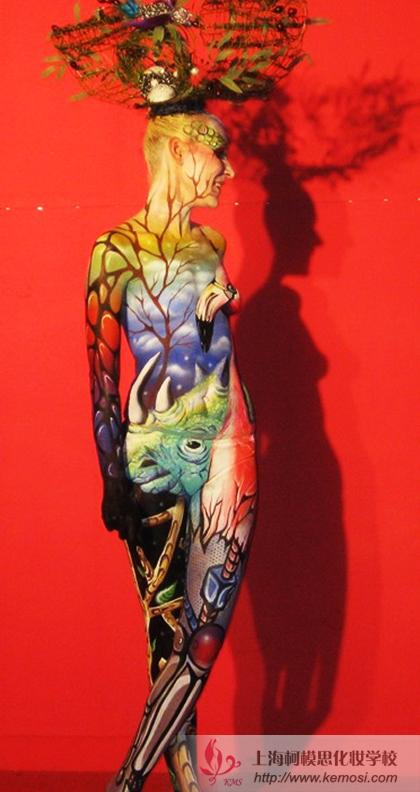 2011國際人體彩繪節(jié)上模特展示驚艷全場的人體彩繪作品