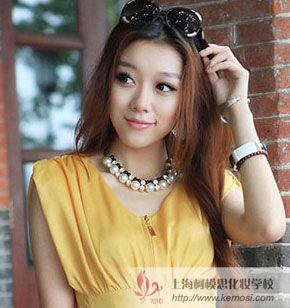 秋天適合什么發型?2011秋季最新流行性感卷發發型,秋季卷發