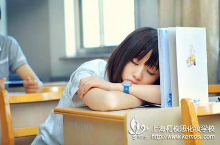 女孩子初中畢業學點什么好？學化妝好嗎？