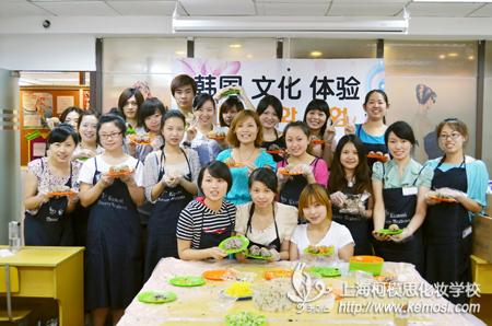 女孩子初中畢業學點什么好？學化妝好嗎？