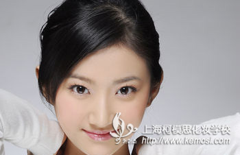 學(xué)化妝課程有哪些？怎樣選擇適合自己的化妝課程？（一）