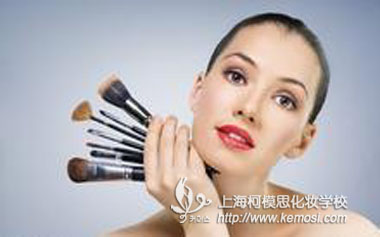 昆明哪里學化妝更好？一般要多少錢呢？
