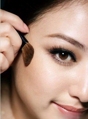 新年怎么化妝才喜慶?新年女性化妝技巧