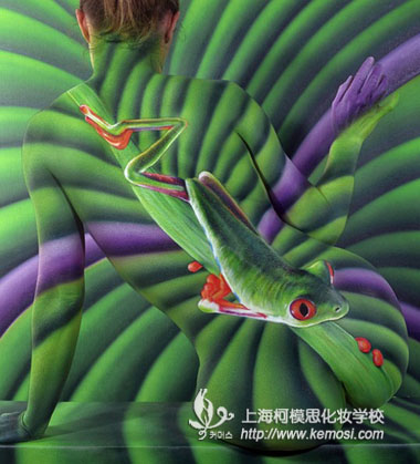 世紀末日即將到來  柯模思經典閃亮妝容陪你一起度過黑暗，迎接光明