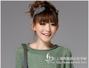 元旦聚會(huì)如何打造時(shí)尚帥氣的發(fā)型