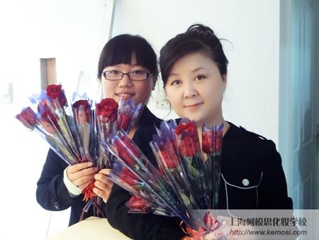 師生玫瑰互動享受浪漫情人節,柯模思有你更精彩