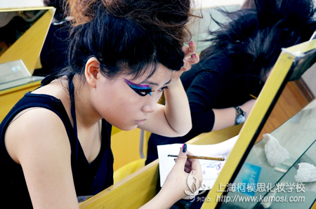 上海柯模思化妝學校朋克造型課堂活動