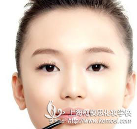 如何化淡妝，達(dá)到有妝似無(wú)妝的境界？