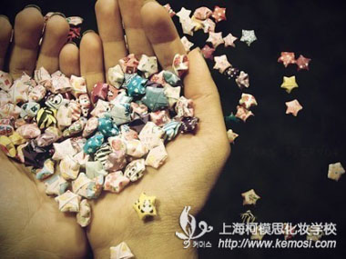 不專業化妝師泛濫的危害啟示：專業化妝師才是閃閃發光的金子