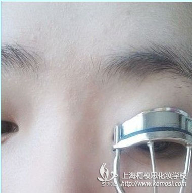 學(xué)化妝的基本步驟是怎樣的？