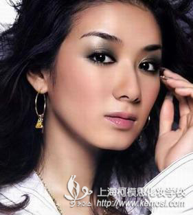 年會怎么化妝好看？柯模思教你化妝，成為年會焦點（一）