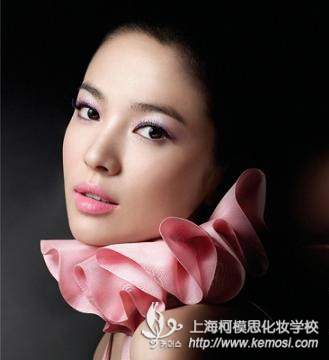 年會怎么化妝好看？柯模思教你化妝，成為年會焦點（一）